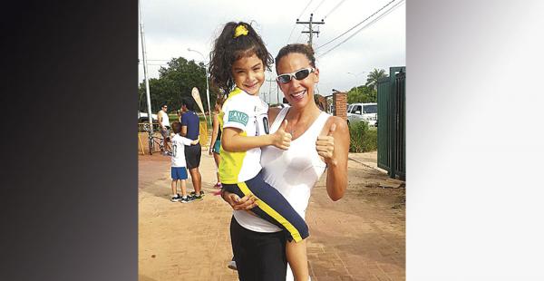 Hija de Carla Morón, en su primera carrera. Un festejo diferente vivió la exmodelo Carla Morón y su hija Bruna. “Feliz acompañando y haciendo barra a la nueva ‘runner’, Brunita”, escribió la mamá por la participación de su pequeña en una carrera en apoyo