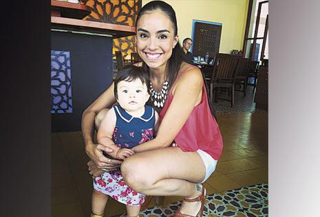 Elogios para las  dos ‘niñas’ Mary Delfa Lijerón, hermana de los integrantes del grupo Oxígeno, publicó una foto para felicitar a su hija, Bruna Bohrt, y recibió bellos comentarios. “Vos también serás mi niña”, le escribió su hermana María Belén por la fe