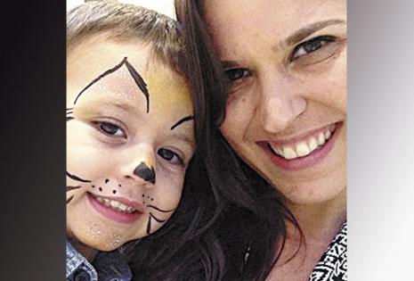 Una foto que destila ternura. La presentadora de TV y periodista Nicole Nostas compartió una foto en honor al día especial. La publicación se llevó muchos ‘likes’ y felicitaciones, y cómo no hacerlo, si su hijo Alejandro luce demasiado tierno con el rostr