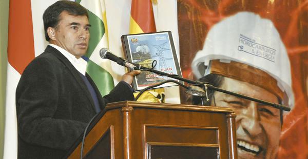 Quintana encabezó las actividades oficiales y excusó al presidente