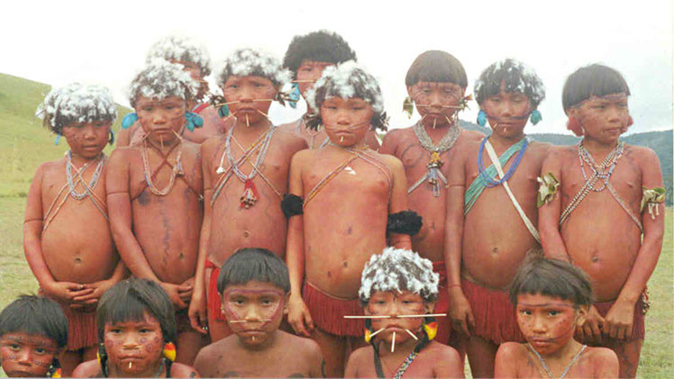 Los niños de la etnia yanomami