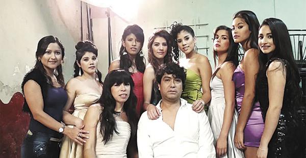La academia tiene 18 modelos femeninas y dos varones. En julio dará talleres de teatro