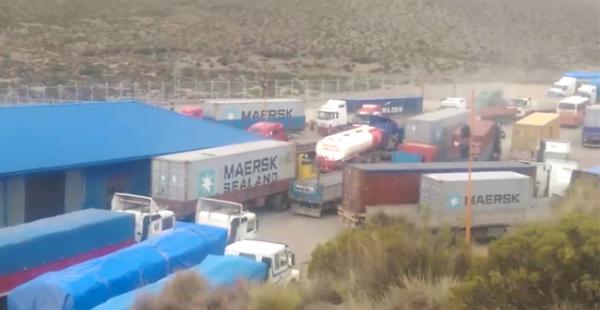 Largas filas se han registrado en el puesto fronterizo chileno