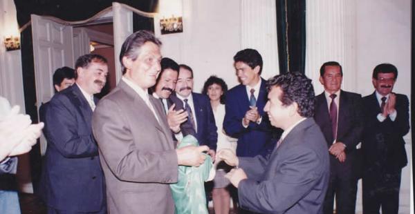 El entonces presidente de Bolivia, Jaime Paz Zamora, le brindó un reconocimiento a la selección por clasificar por primera vez a un Mundial de fútbol. Rodríguez también fue condecorado