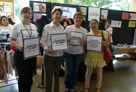 La Rectora de la UPSA, Lauren Müller de Pacheco con los docentes organizadores de la iniciativa