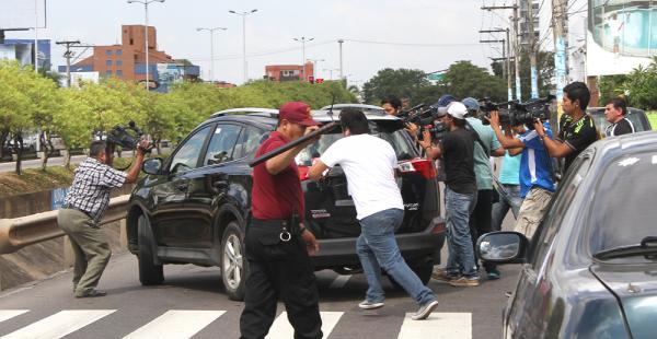 El cardenal Julio Terrazas fue dado de alta de la clínica Incor a las 11:00 del domingo