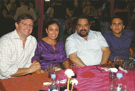 PRESENTES. Óscar Ortiz, Ojdana de Ortiz, José Manuel Rivera y Mauricio Sarabia