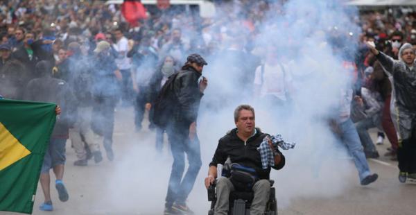 Una protesta de docentes brasileños en Curitiba dejó al menos 150 heridos, según datos oficiales