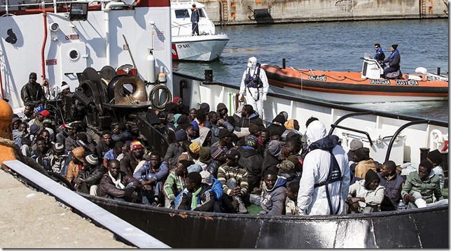 UNOS 400 INMIGRANTES DESAPARECIDOS TRAS NAUFRAGIO EN MEDITERRÁNEO