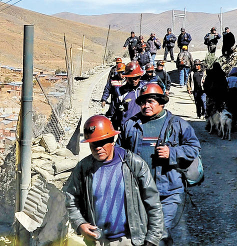 Oruro. Trabajadores de la Empresa Minera Huanuni (EMH).