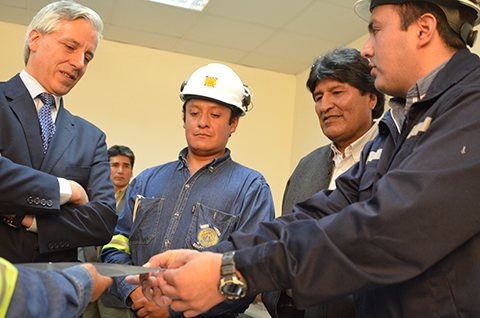 Bolivia-invierte-600-millones-dolares-para-fabricar-baterias-de-litio-