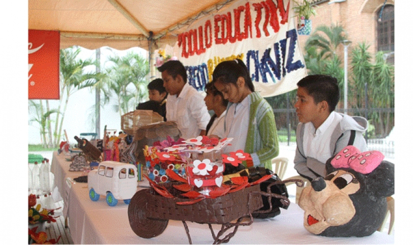 RECICLAJE. Los estudiantes expusieron una variedad de trabajos.