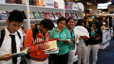 Con presentación de obras se desarrolla la Feria del Libro