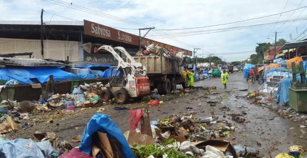 Hasta las 10:00 de este lunes la empresa Solvi recogió 12 toneladas de basura del Abasto