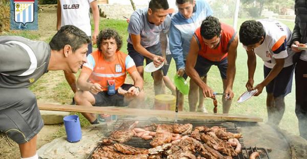 Churrasco. El plantel de Ciclón está unido con miras a su objetivo