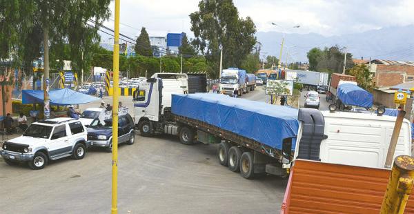 Ayer luego del ampliado los camioneros bloquearon por dos horas el recinto aduanero en Cochabamba