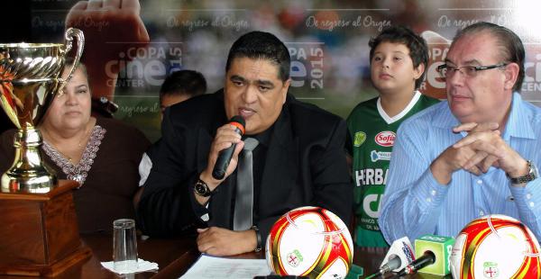 Oficial. Rocabado, Pablo Salomón y Jordi Chaparro, durante el lanzamiento