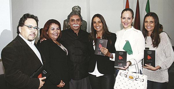 Gabriel Chávez, Carmen Sandóval, Homero Carvalho, Patricia Gutiérrez, Katia Villarroel y Mónica Gutiérrez