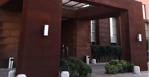 Esta es la fachada del hotel Hilton Garden Inn Airport en Chile donde los futbolistas de la selección boliviana estarán hospedados a partir del 18 de junio
