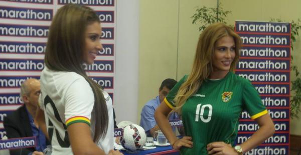 Las nuevas camisetas de la selección de Bolivia fueron presentadas en un acto especial al que asistieron miembros del cuerpo técnico, seleccionados y representantes de la FBF