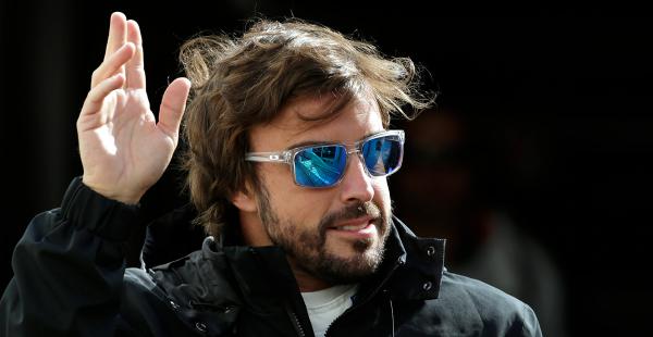 El piloto español Fernando Alonso tuvo que salir de la prueba por fallas mecánicas en su máquina