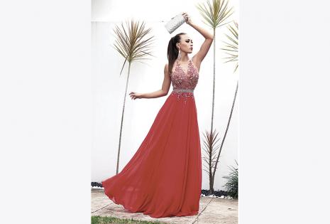 La modelo Loreen Sandiford luciendo un vestido de la boutique Alejandra