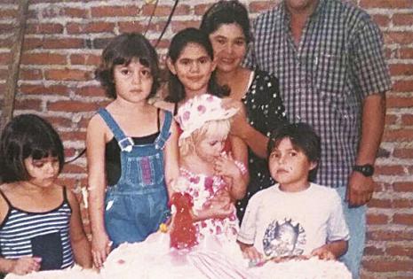 Esa pequeña niña de overol siempre soñó con ser modelo