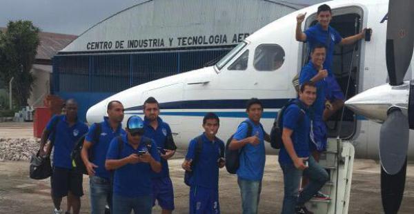 La delegación azul se trasladó hasta Tarija en dos aviones. El titular Carlos Romero también fue