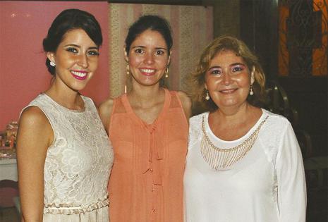 FAMILIARES. Milenka Zankis, Ana Silvana Zankis y Ana María Leigue, las hermanas y mamá de Cristina