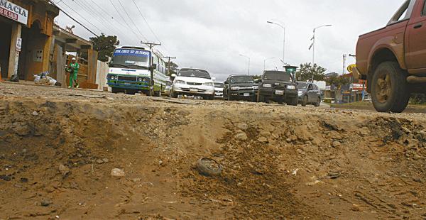 El kilómetro 9 El Carmen (f) es la zona de mayor caos vehicular por la presencia de varios baches