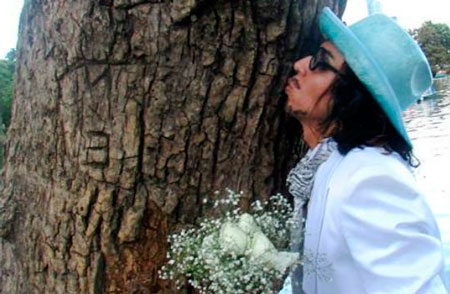 Actor peruano se casará con un árbol en La Paz 
