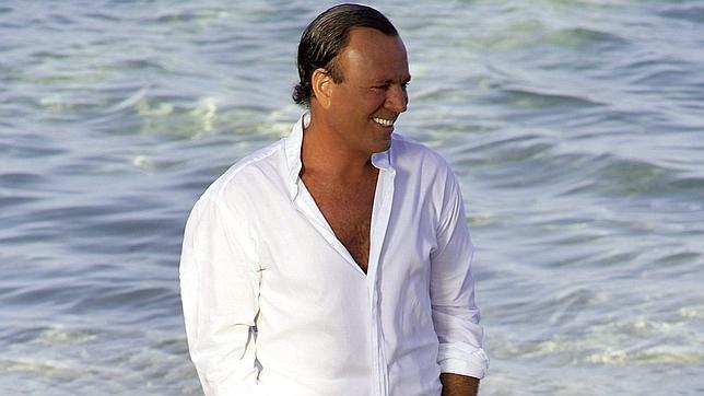 Julio Iglesias se hace de rogar para recoger el título de hijo predilecto de Madrid Julio Iglesias se hace de rogar para recoger el título de hijo predilecto de Madrid