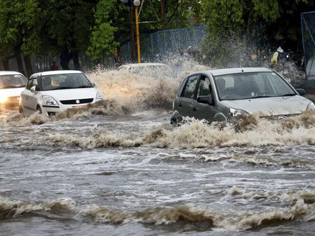 Colombia: Ejército rescata más de 30 afectados por inundaciones