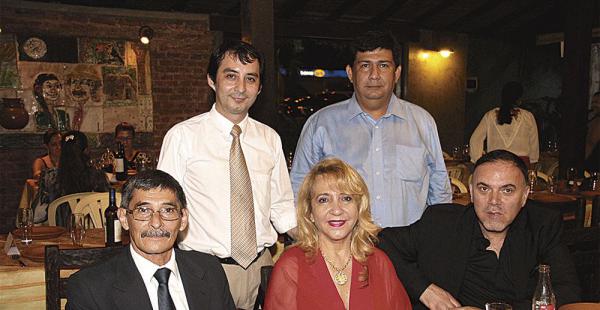 Alberto Morales y Alberto Notta, de pie; Samir Makaren, Salomé Nasica y Sergio Alberto Coumerme, sentados
