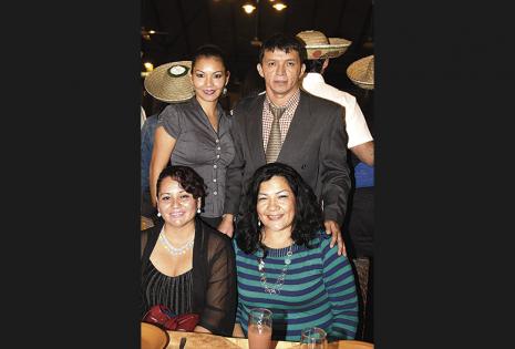 María Teresa Guzmán, Romualdo Ribera, Beatriz Ortiz y Carmen Arrázola