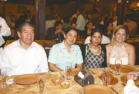 Angelino Vásquez, Silvia Vaca, Ana Taboada y Paola Suárez son colegas de trabajo