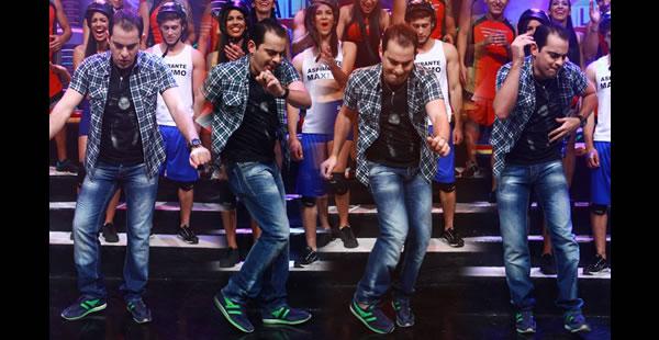 Mira cómo Ronico enseña bailar samba brasileña