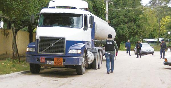Un camión cisterna con droga fue incautado en Salvado Mazza