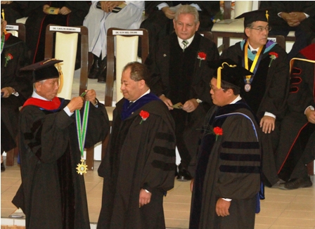 Honoris-Causa--para-autoridades