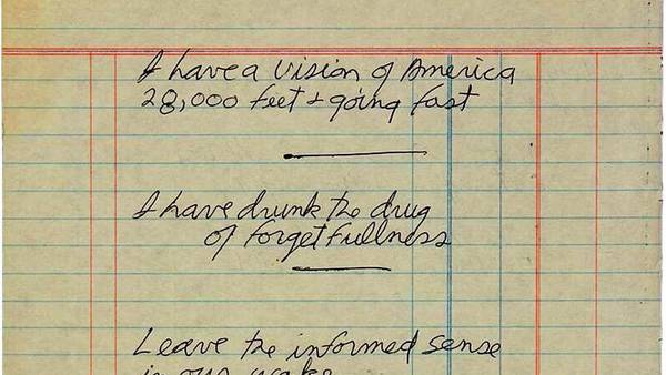poema escrito a mano por Jim Morrison, hallado entre sus pertenencias en el hotel de París donde murió en 1971 (AP)