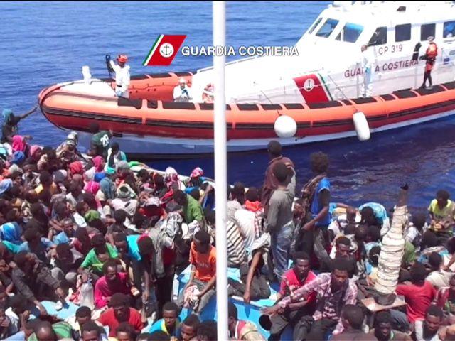 Más de 1,200 migrantes desembarcan en Sicilia