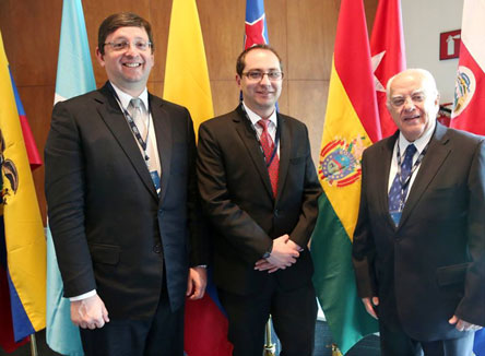 Demócratas es miembro de organización internacional