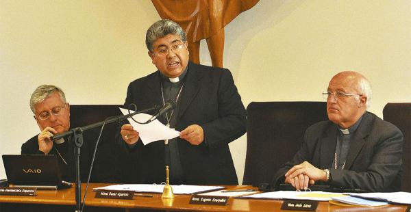 Moseñor Óscar Aparicio inauguró ayer la asamblea de la CEB. Hoy estará con el presidente