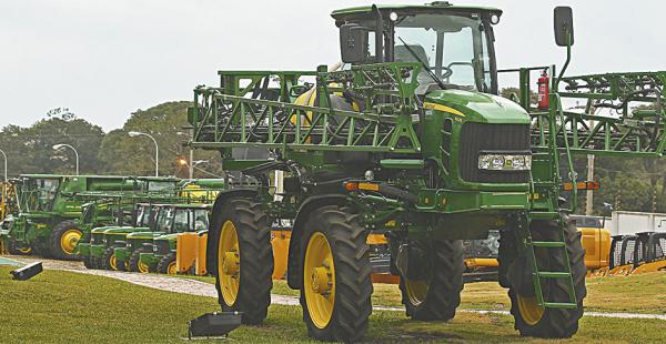 La concesionaria Nibol, que importa cosechadoras, tractores e implementos agrícolas de la línea John Deere, reporta una desaceleración en ventas
