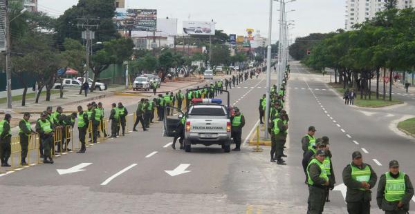 El movimiento policial y militar por los sitios que visitará el pontífice, fue desde tempranas horas del domingo