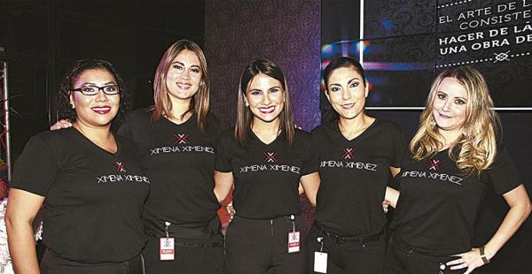 Verónica Vía, Eliana Pizarro, Mariela Urey, Laura Ayaviri y Verónica Donoso son parte del staff de la empresa. Estrenaron uniformes con su logotipo