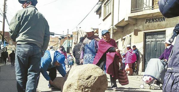 Los cívicos bloquearon ayer la ciudad de Potosí. Se estima que la marcha llegue hoy al centro paceño