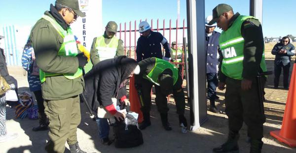 Desde tempranas horas del miércoles los peregrinos empezaron a ascender hacia El Alto, ciudad paceña que recibirá al papa Francisco hoy, a las 16:15