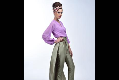 Vestuario de Luis Daniel Ágreda. La modelo trinidad Giglia luce el peinado y el maquillaje de Helga Fleig