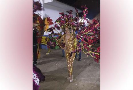 Maribel Donaire llevó un traje confeccionado por Eduardo Rivera